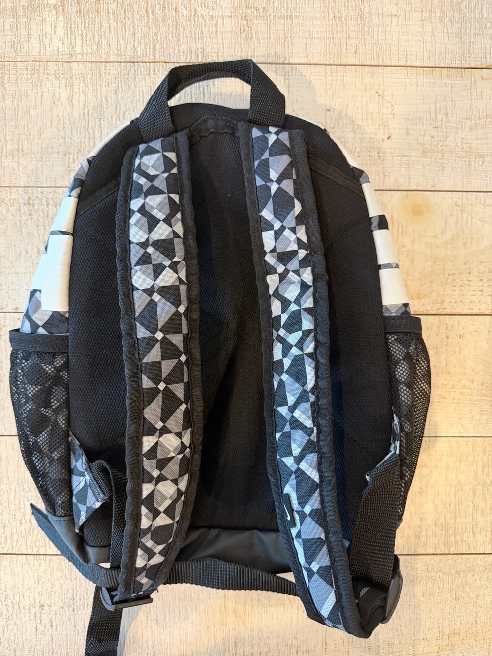 Nike Black & Gray Geometric Mini Backpack - Picture 3 of 4